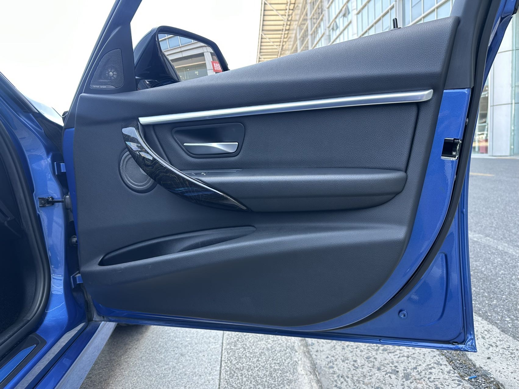 BMW 3 Series 2018 car image #24