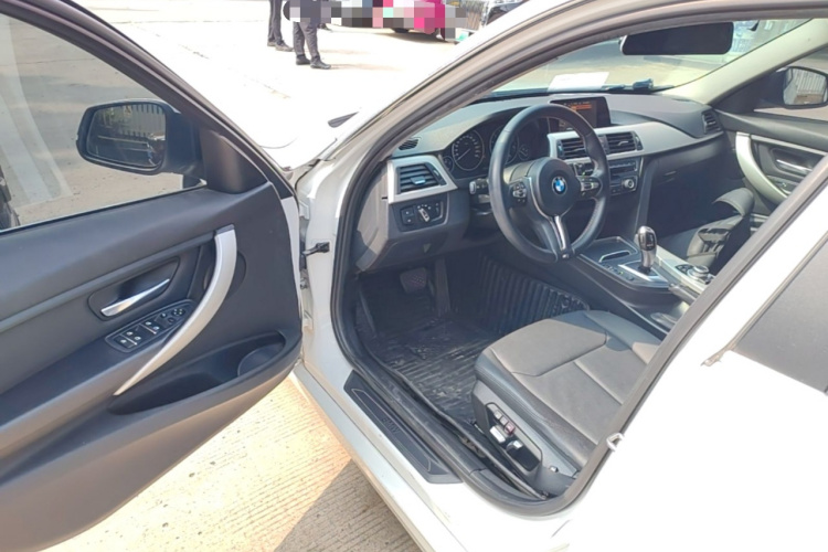 BMW 3 Series 2016 immagine di auto #16
