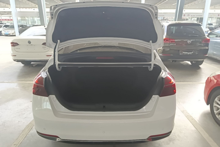 GEELY Emgrand 2020 #19 GEELY Emgrand 2020 car image #19