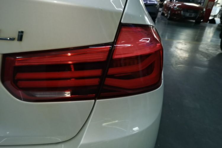 BMW 3 Series 2019 car image #8