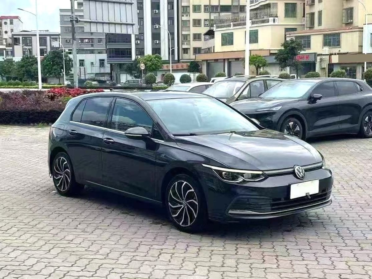 Volkswagen Golf 2021 car image #3
