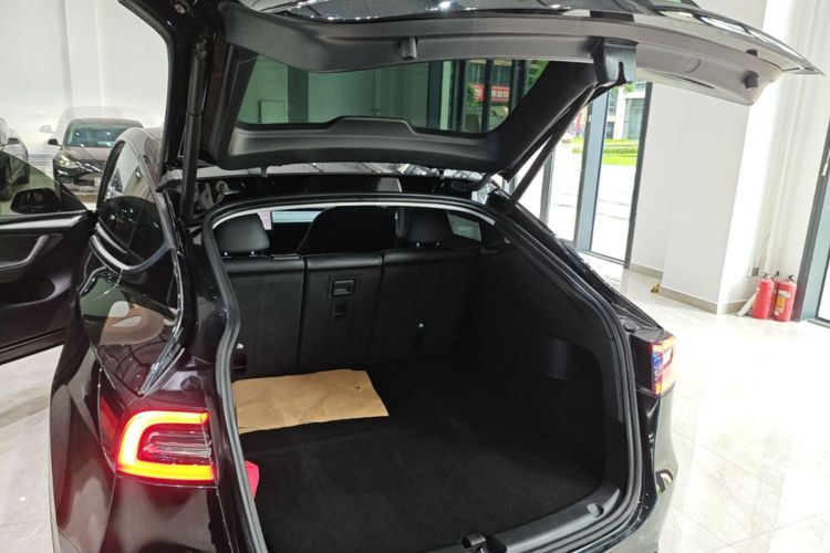 Tesla Model Y 2023 car image #21