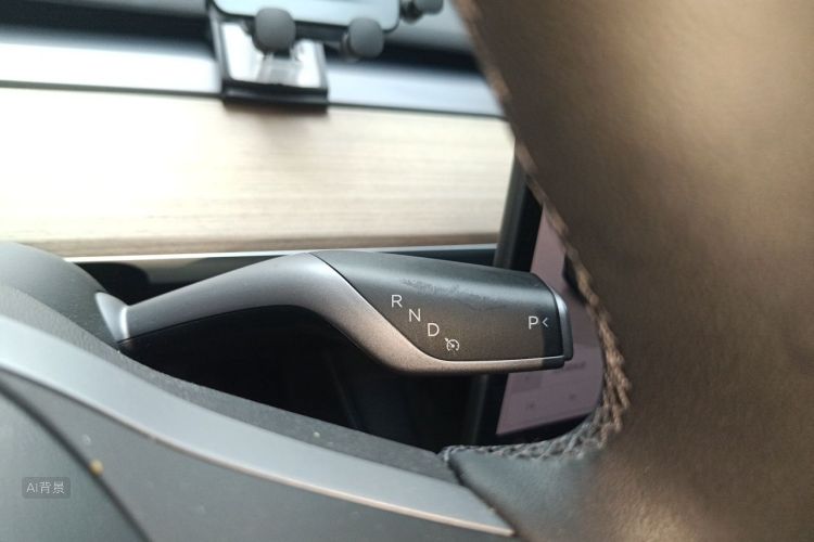 Tesla Model Y 2023 #16 Tesla Model Y 2023 car image #16