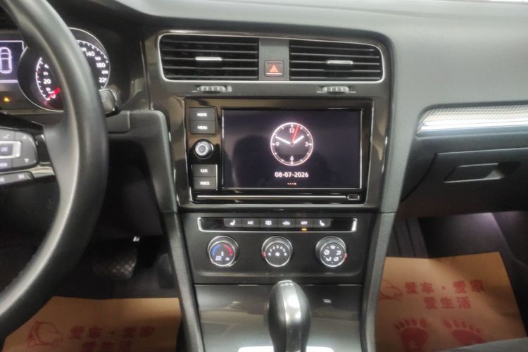Volkswagen Golf 2019 car image #13