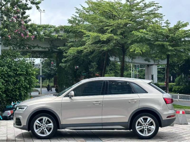 Audi Q3 2018 car image #3