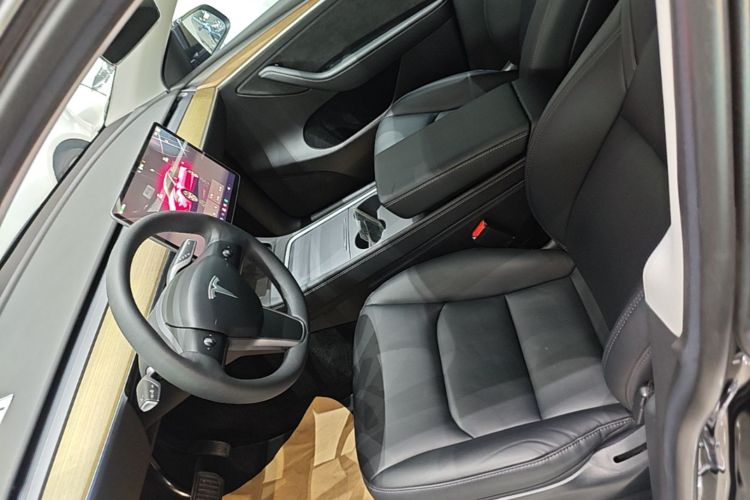 Tesla Model Y 2023 #15 Tesla Model Y 2023 car image #15