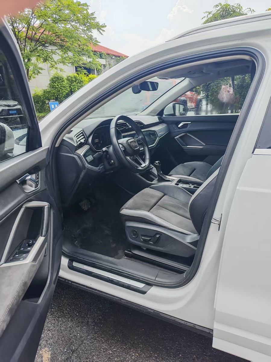 Audi Q3 2023 car image #7