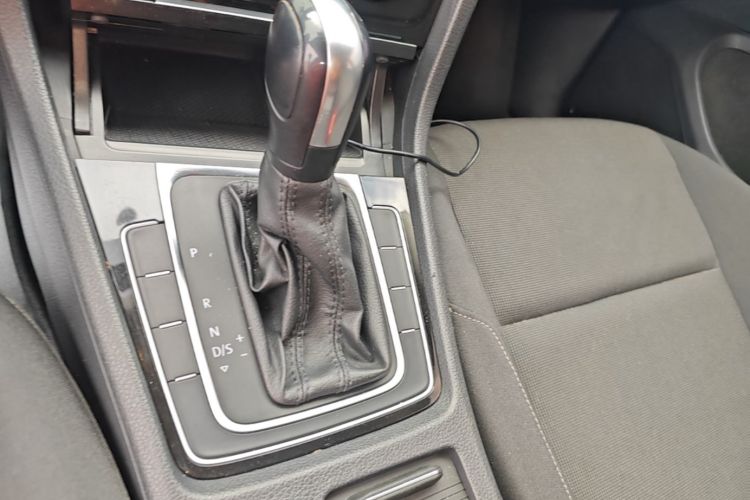Volkswagen Golf 2019 car image #18