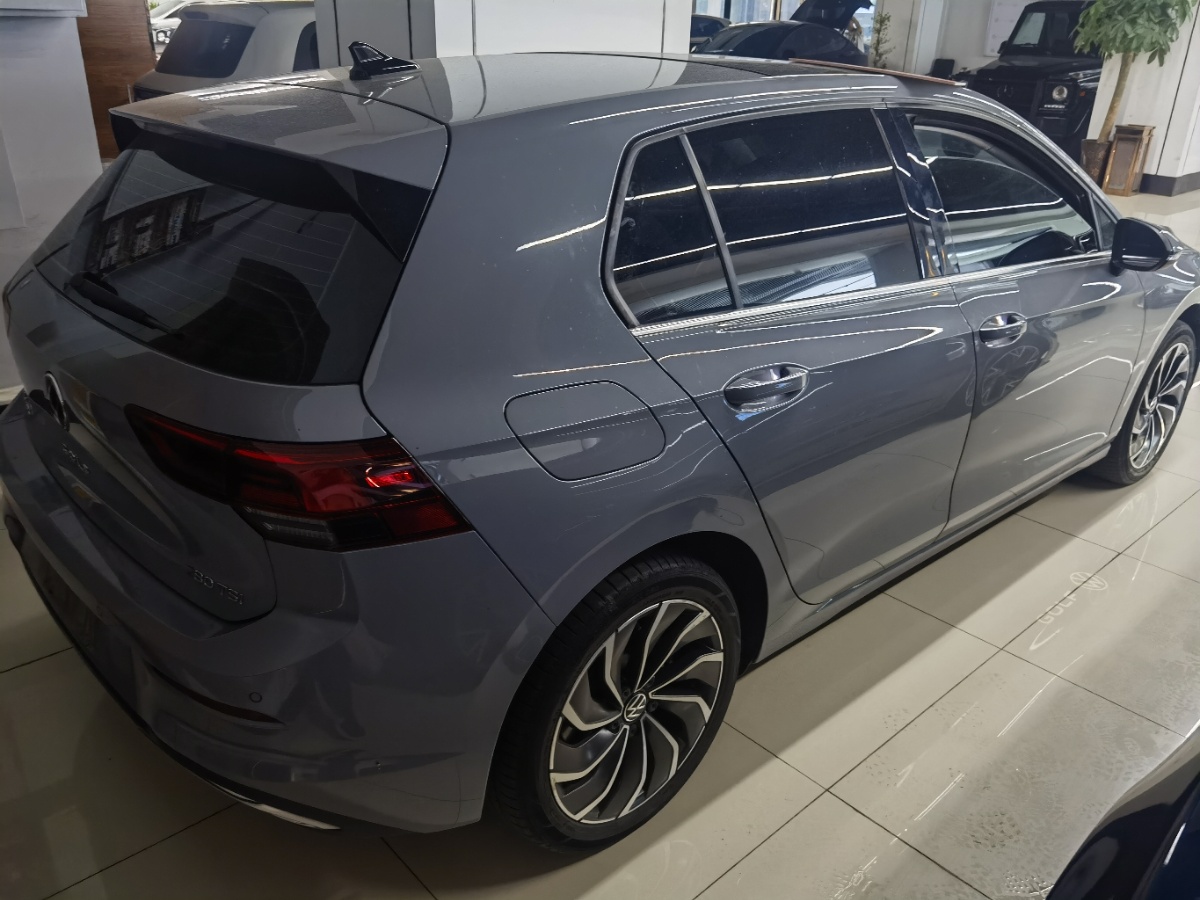 Volkswagen Golf 2023 #6 Volkswagen Golf 2023 صورة سيارة #6