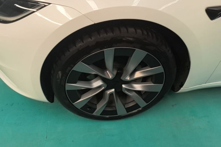 Tesla Model 3 2026 imagen de coche #9