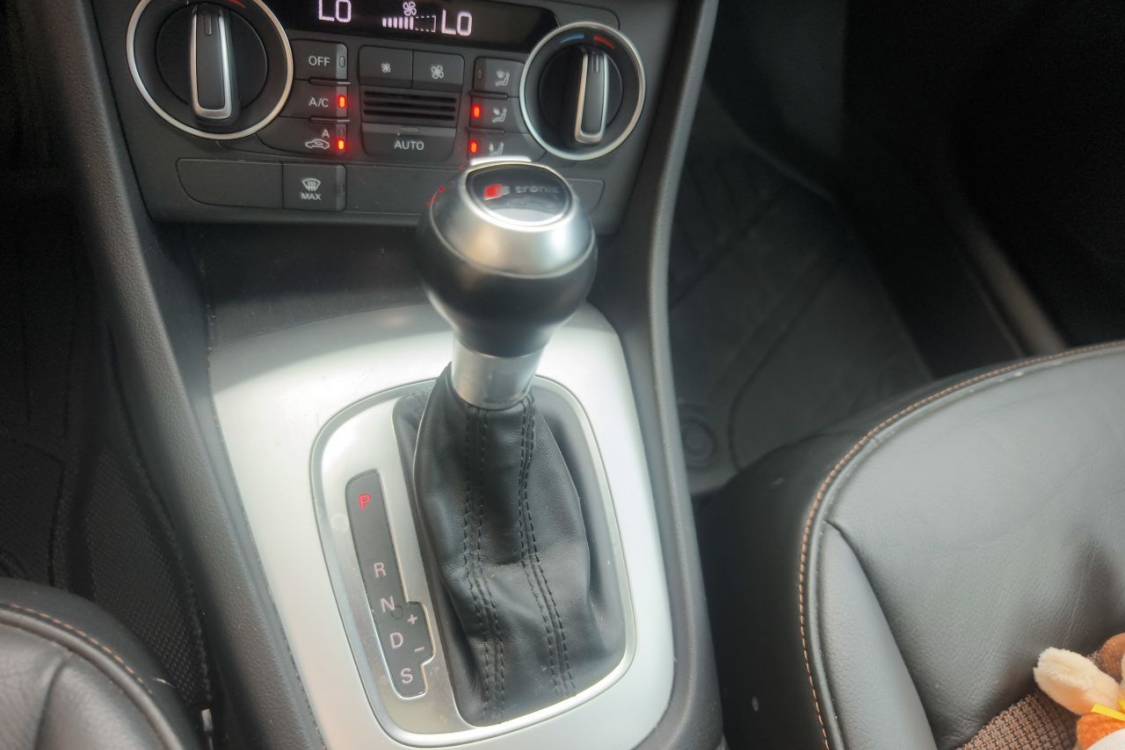 Audi Q3 2016 car image #29