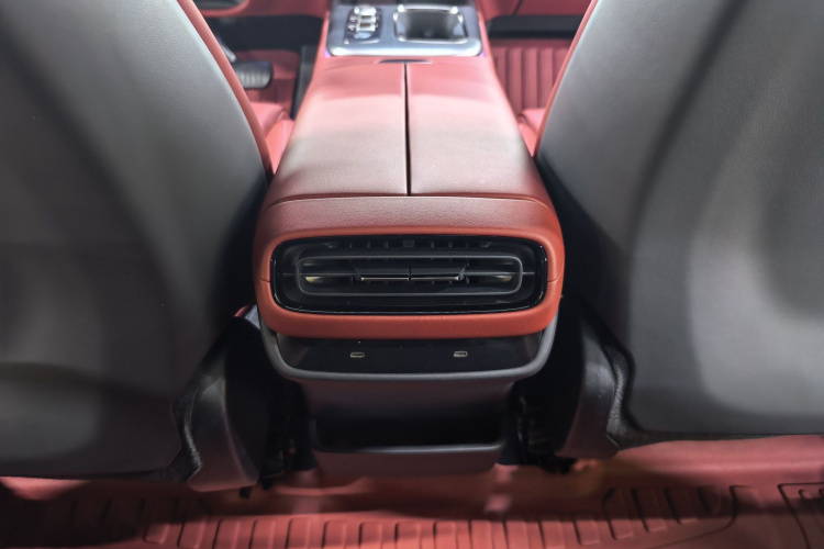 MI SU7 2024 car image #11