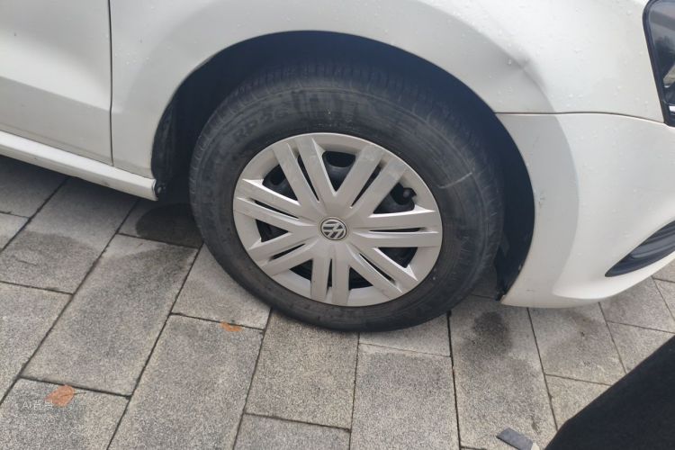 Volkswagen Polo 2016 car image #9