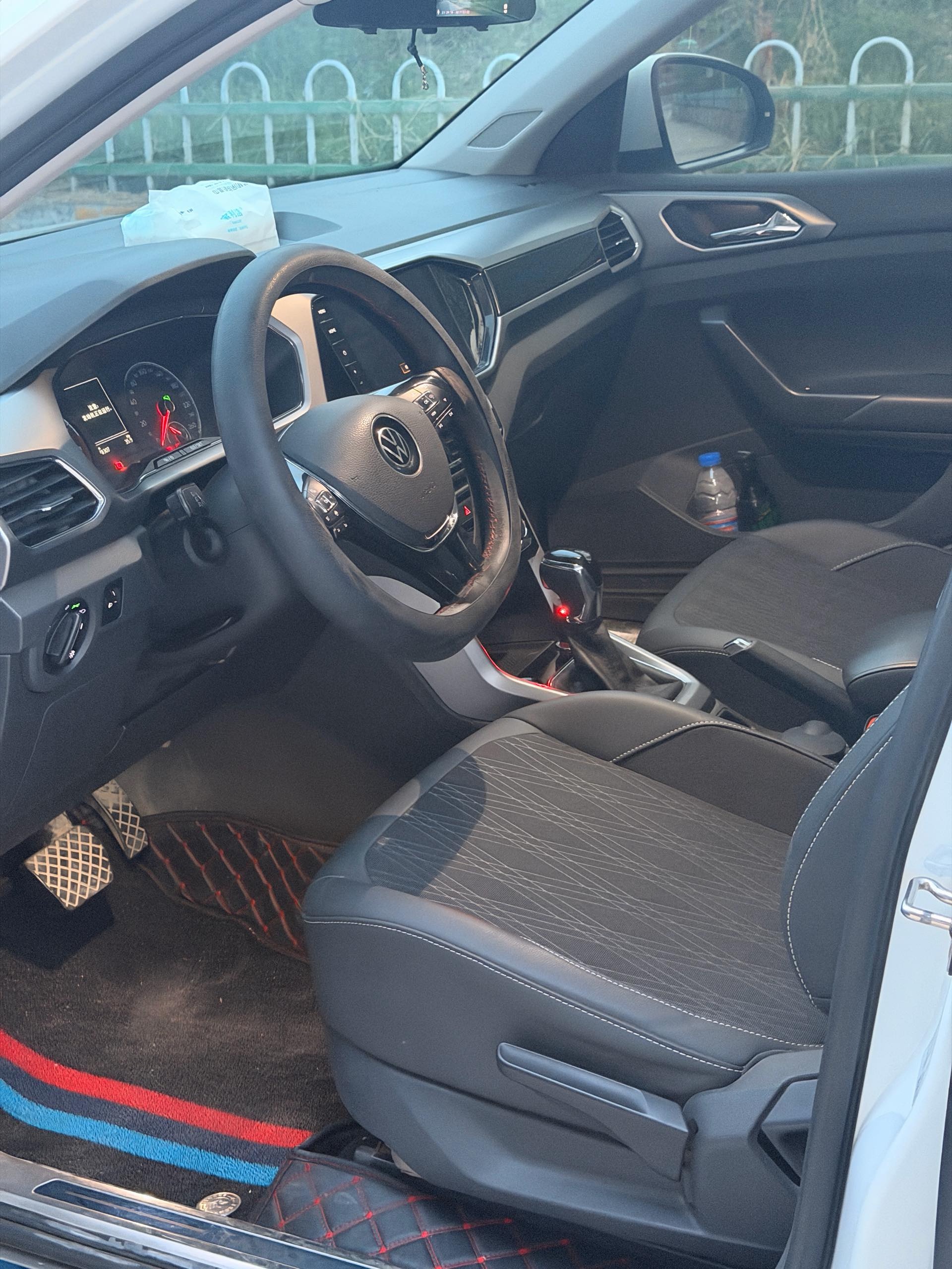 Volkswagen T-Cross 2021 car image #7