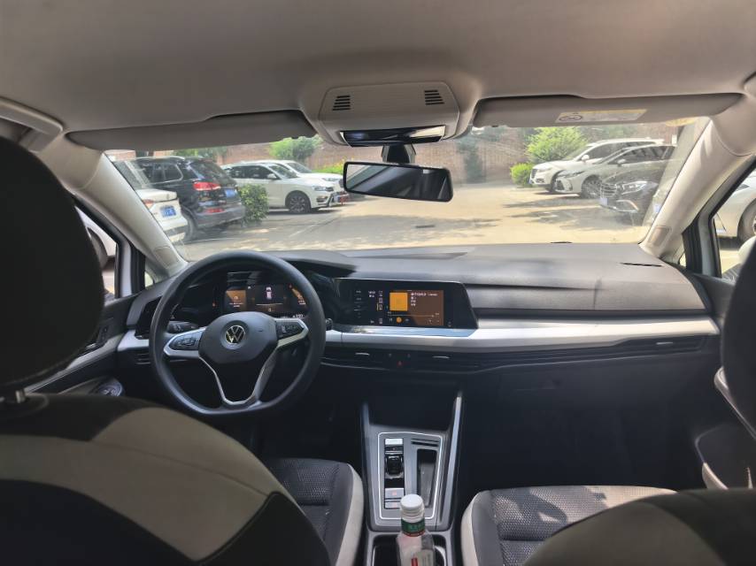 Volkswagen Golf 2023 car image #8