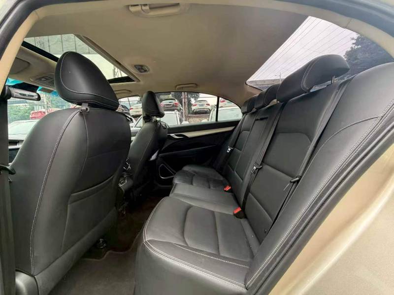 GEELY Emgrand 2019 car image #9