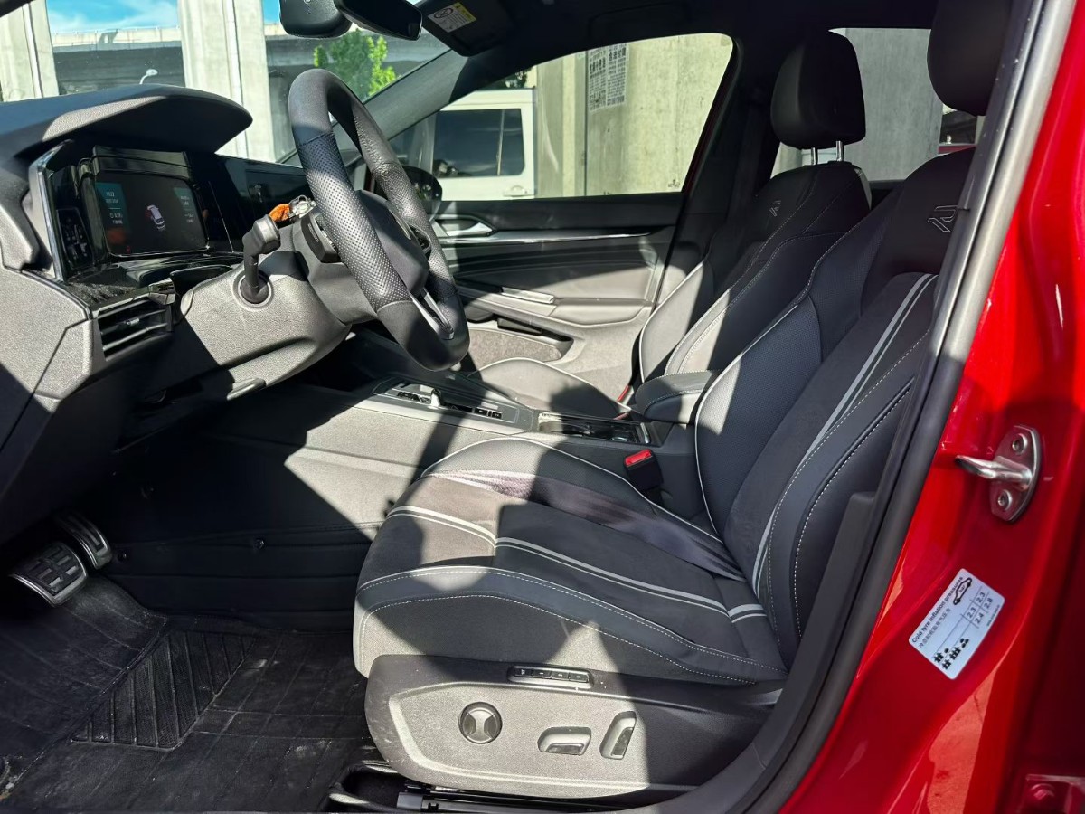 Volkswagen Golf 2024 car image #3