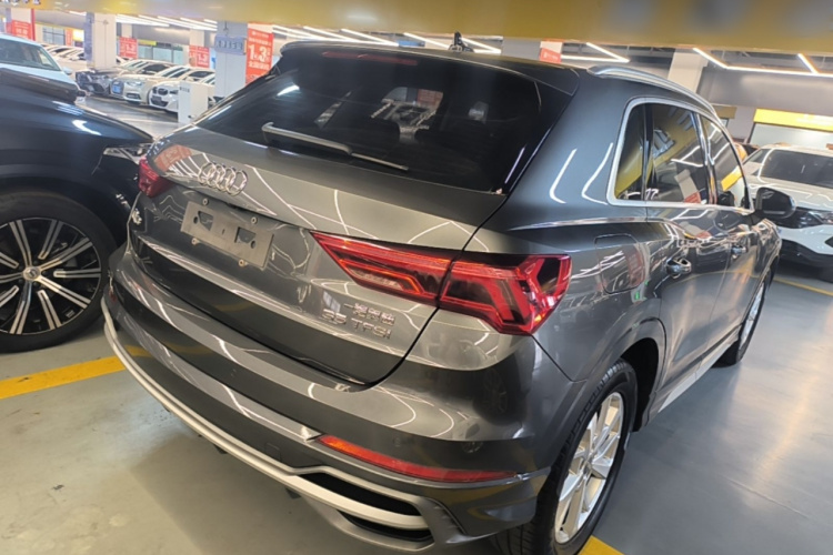 Audi Q3 2019 car image #7