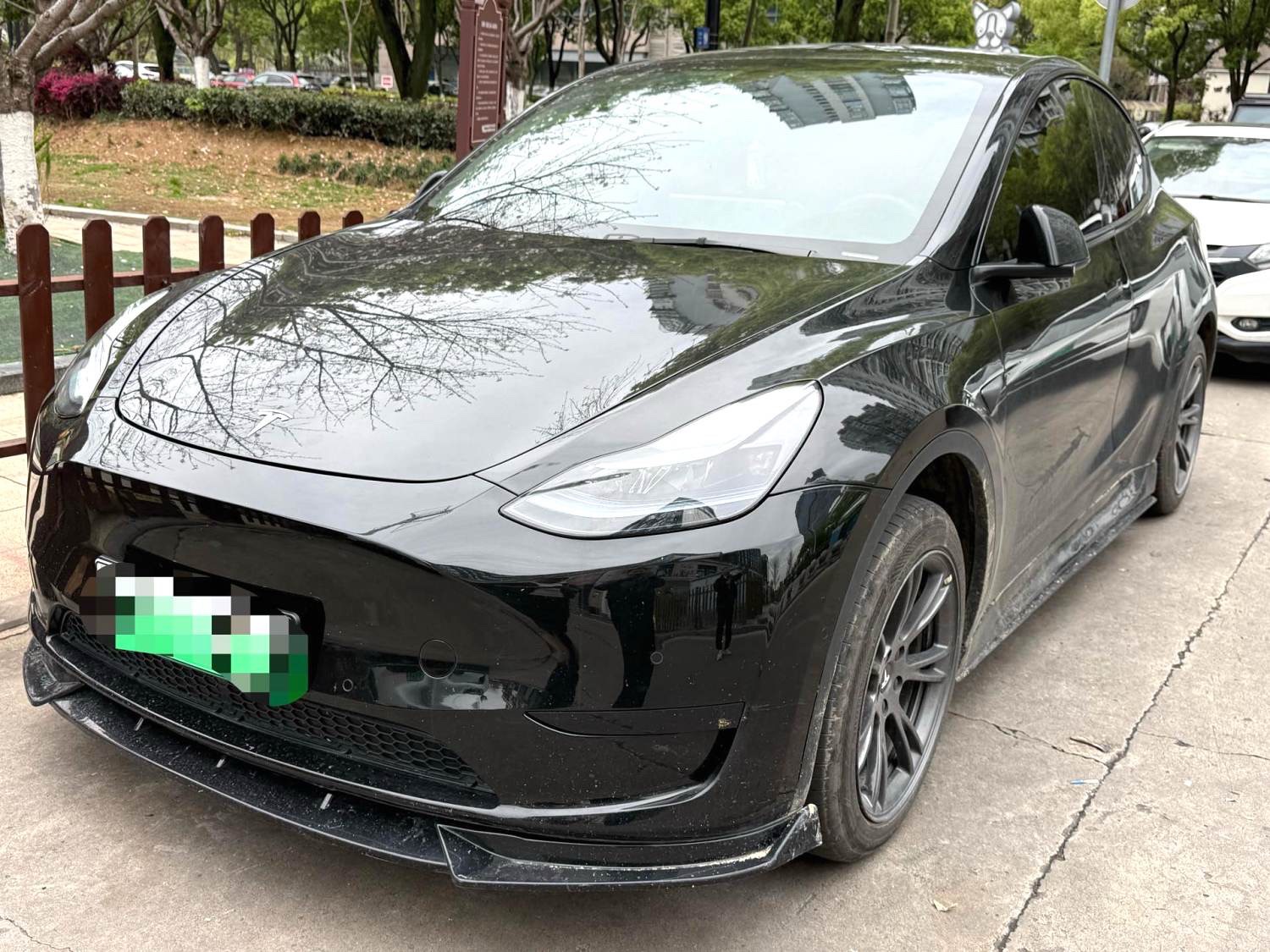 Tesla Model Y 2023 car image 