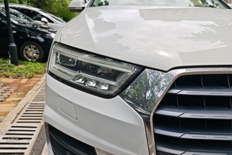 Audi Q3 2018 car image #8