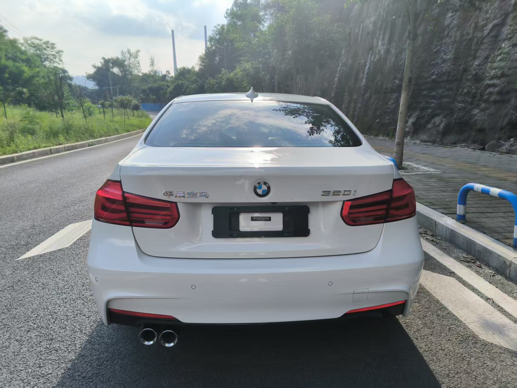 BMW 3 Series 2019 car image #14