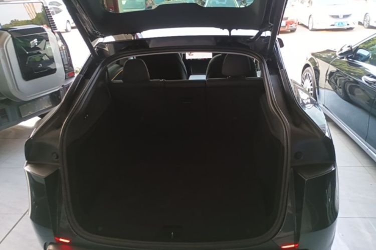 Tesla Model Y 2025 car image #19