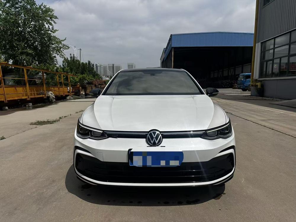 Volkswagen Golf 2023 car image #2