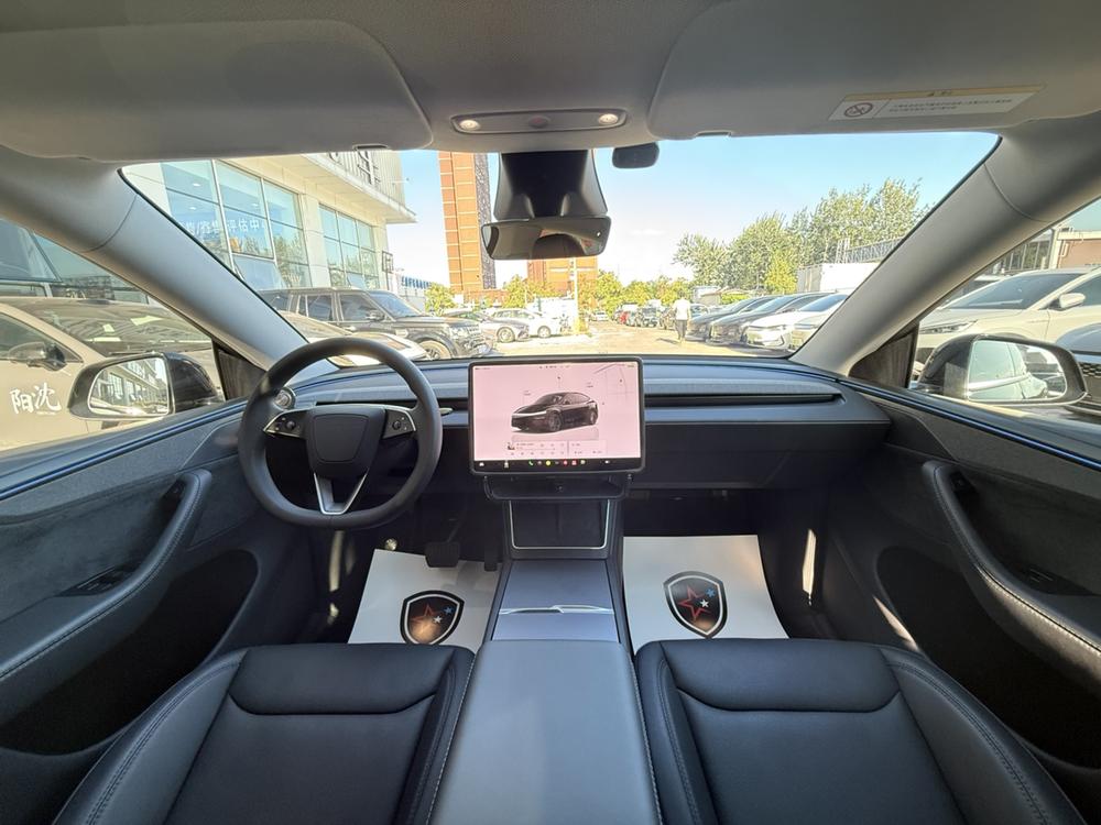 Tesla Model Y 2025 immagine di auto #14