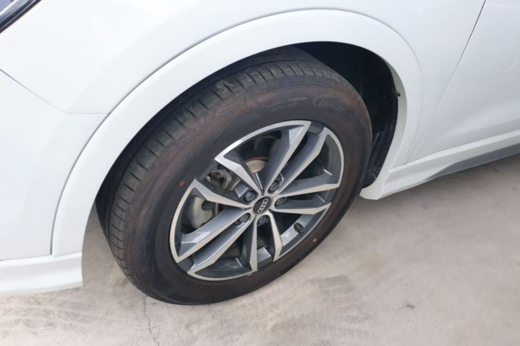 Audi Q3 2021 car image #3