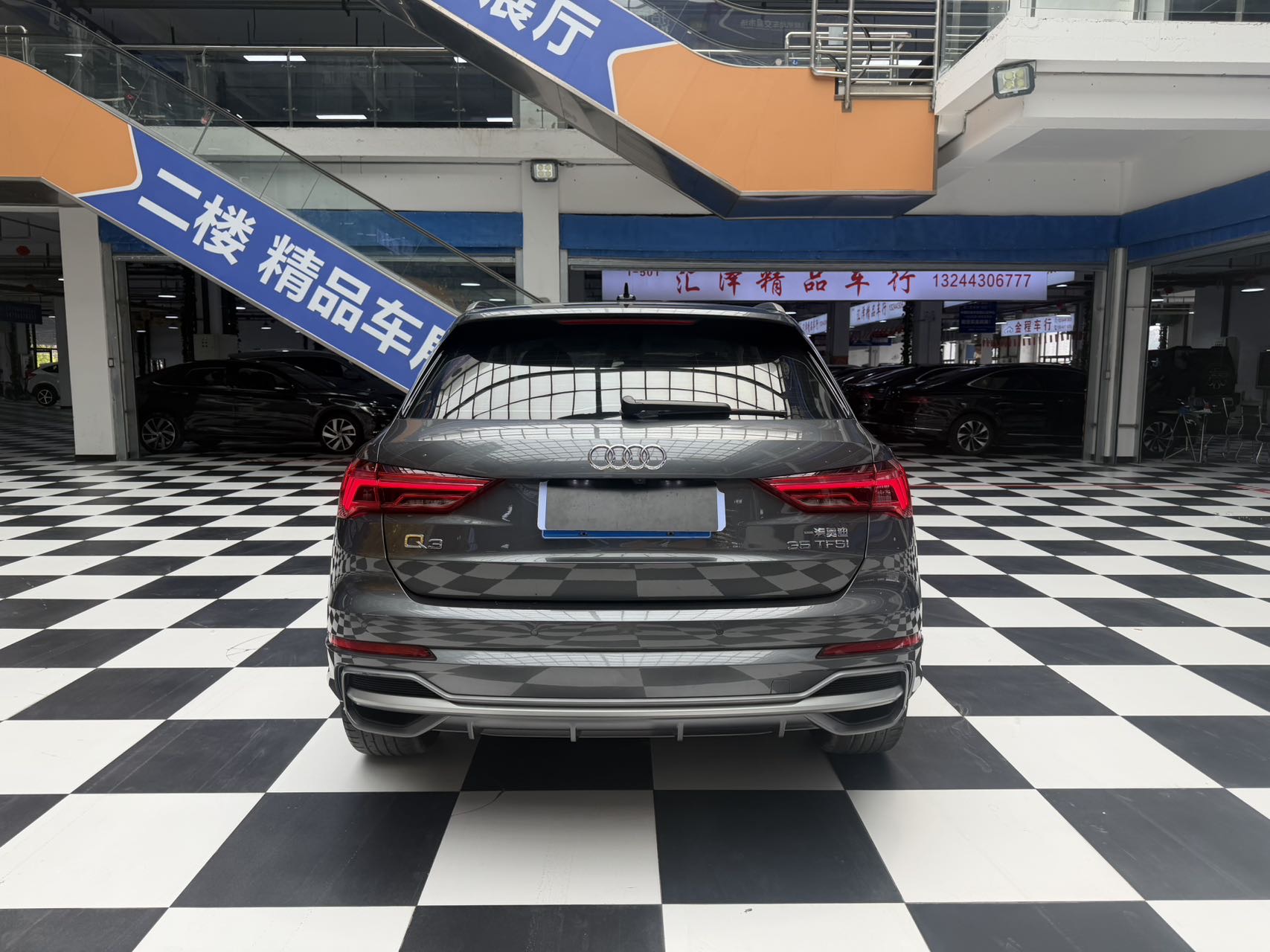 Audi Q3 2023 car image #8