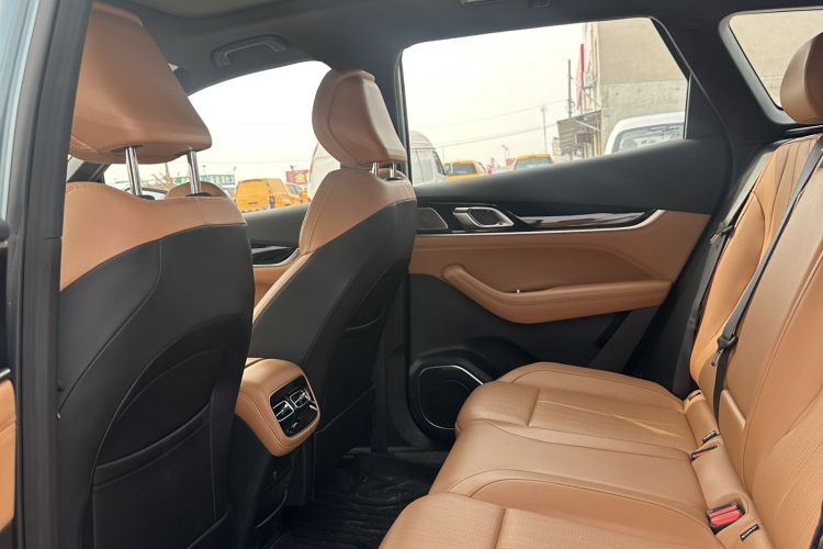 GEELY Boyue L 2025 car image #12