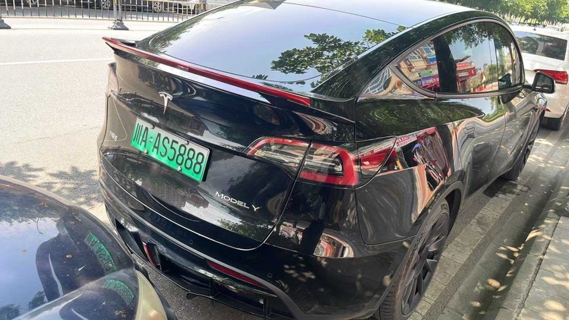 Tesla Model Y 2023 car image #4