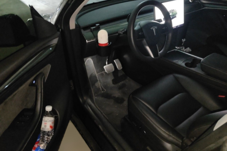 Tesla Model Y 2023 #13 Tesla Model Y 2023 car image #13