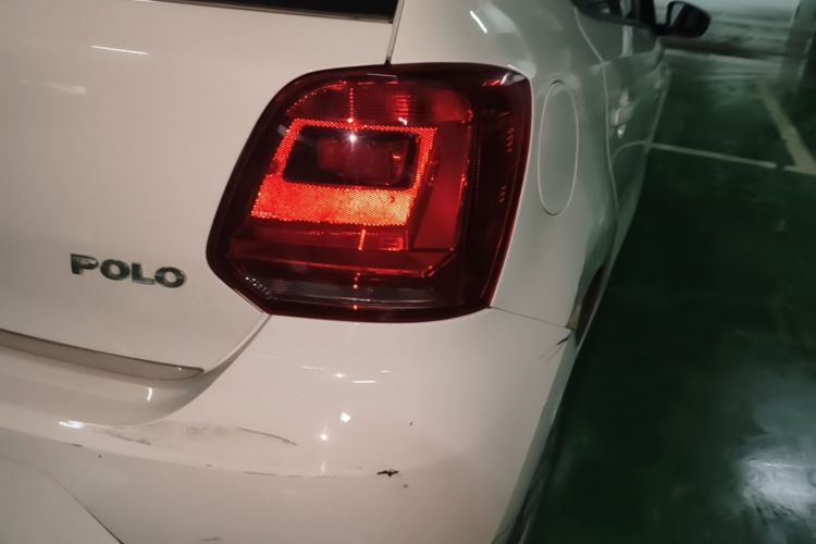 Volkswagen Polo 2015 car image #8