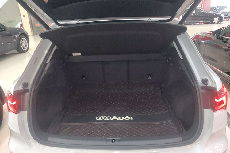 Audi Q3 2022 car image #19