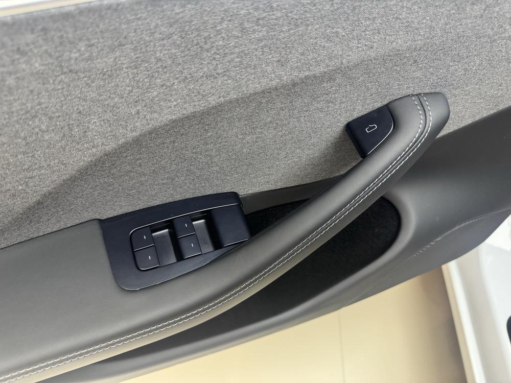 Tesla Model 3 2024 car image #17
