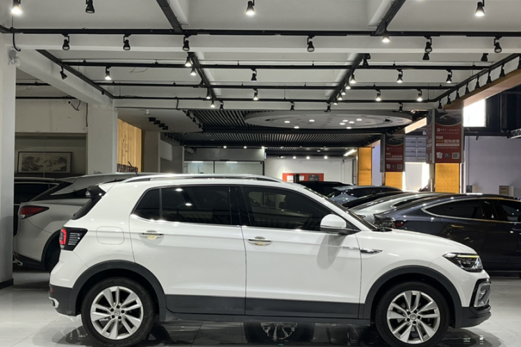 Volkswagen T-Cross 2020 #11 Volkswagen T-Cross 2020 car image #11