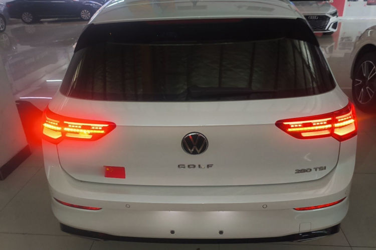 Volkswagen Golf 2022 car image #6
