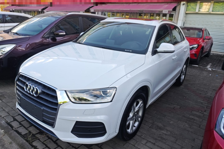 Audi Q3 2016 car image #2