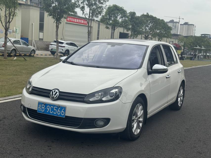 Volkswagen Golf 2013 car image #2