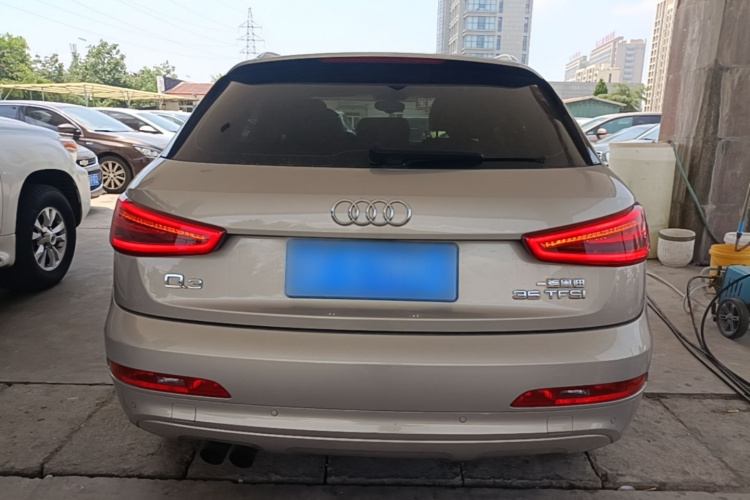Audi Q3 2016 car image #6