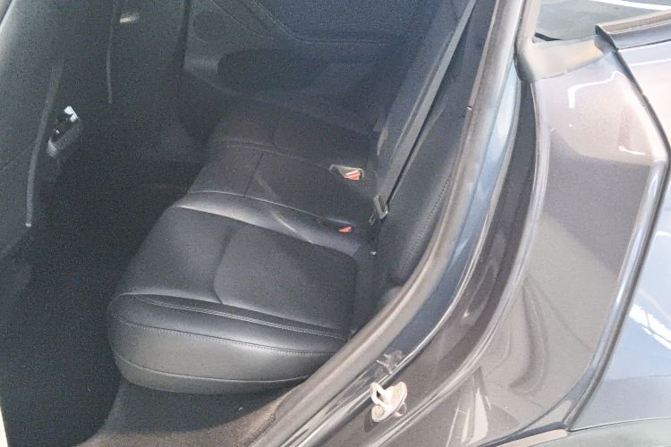 Tesla Model Y 2022 car image #17