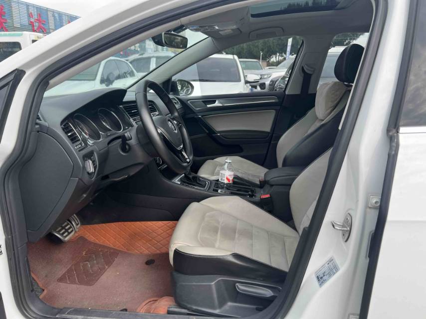 Volkswagen Golf 2018 car image #5