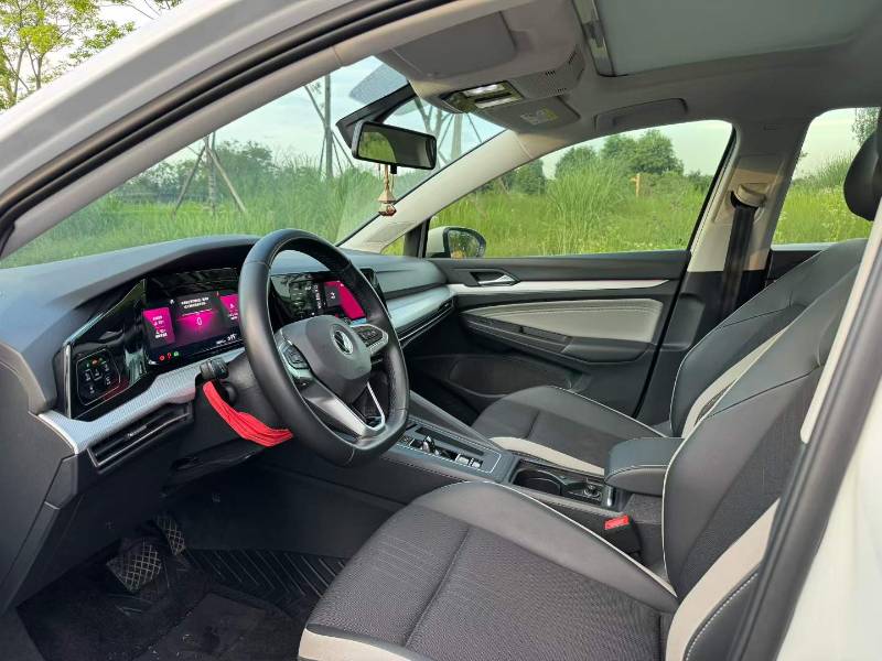 Volkswagen Golf 2021 car image #4