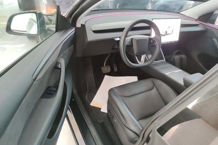 Tesla Model Y 2025 #16 Tesla Model Y 2025 car image #16