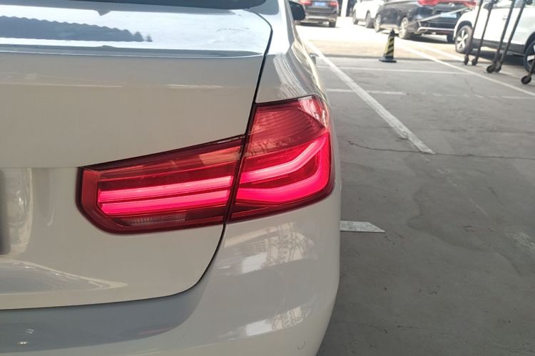 BMW 3 Series 2017 #8 BMW 3 Series 2017 car image #8