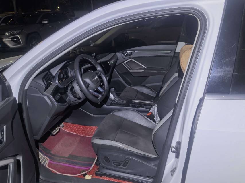Audi Q3 2021 immagine di auto #3