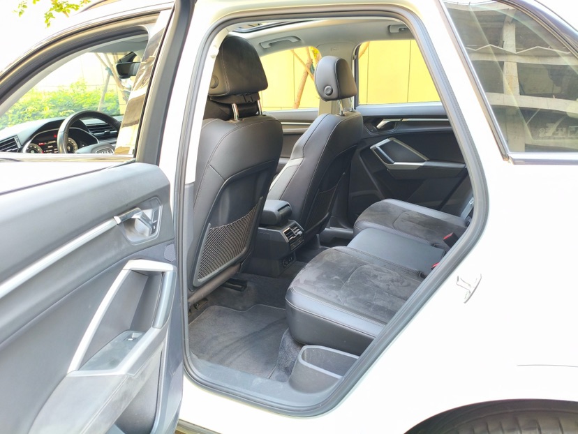 Audi Q3 2023 car image #8