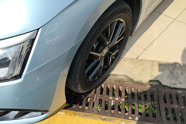 BYD Han 2022 car image #9