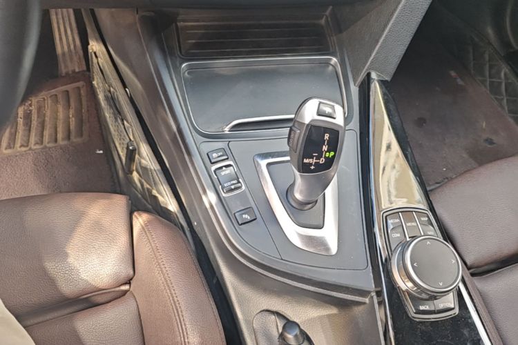 BMW 3 Series 2019 #16 BMW 3 Series 2019 car image #16